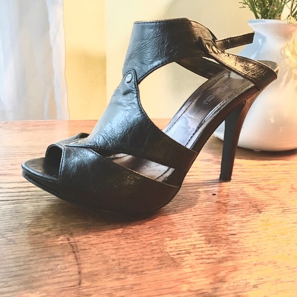 Le Chateau black faux leather heels - Picture 8 of 12